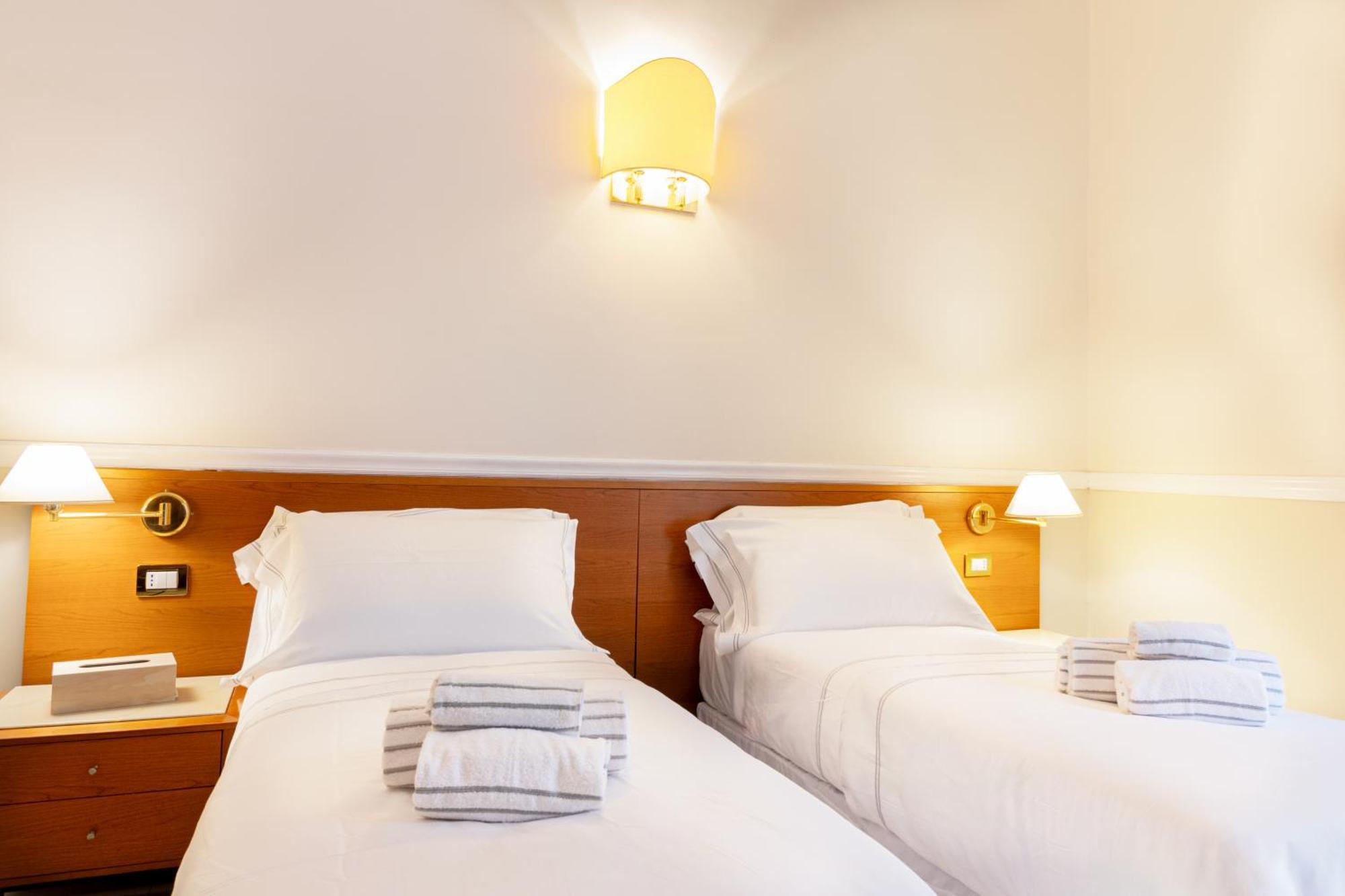 Hotel Domus Rome Bagian luar foto