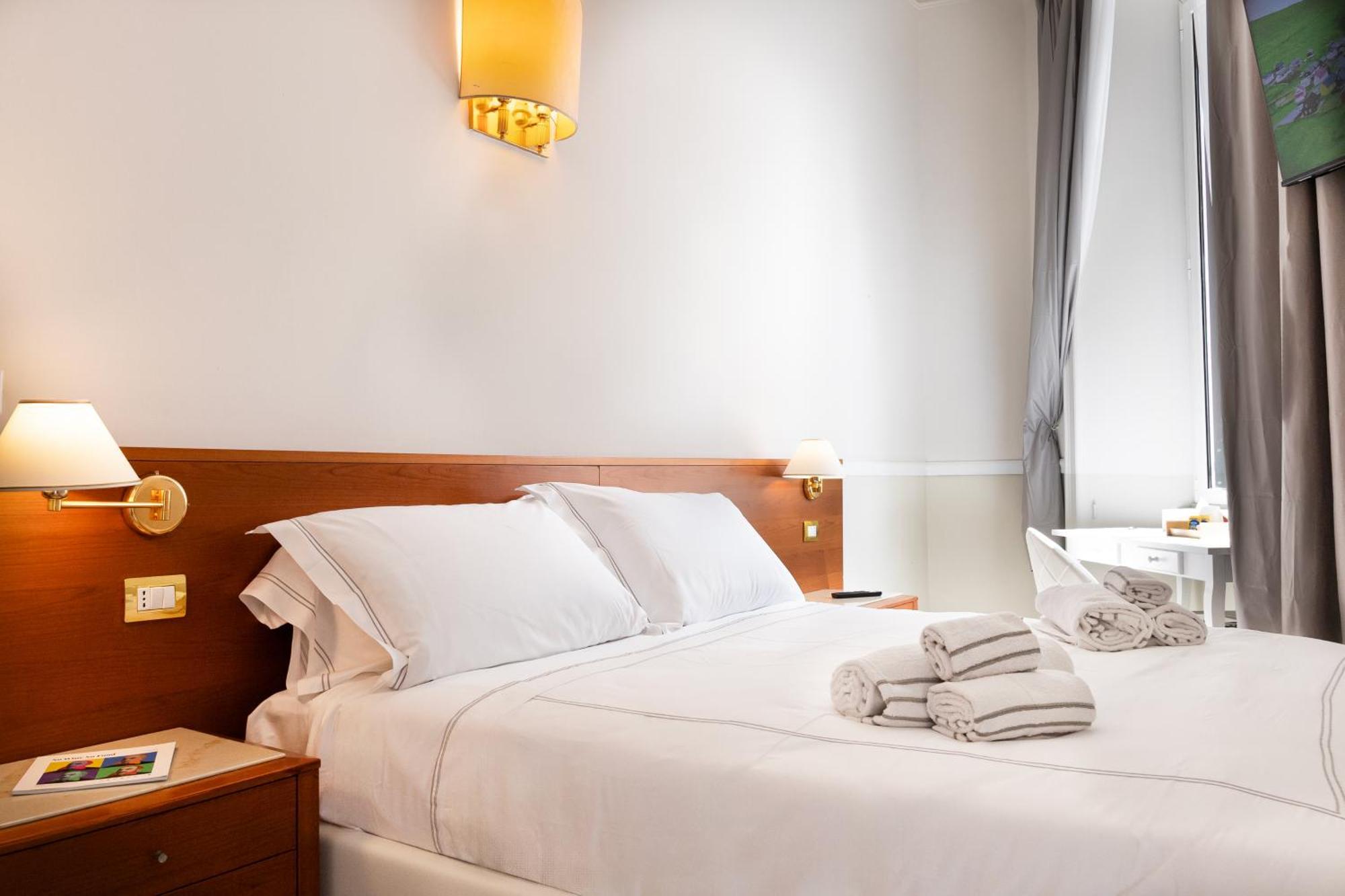 Hotel Domus Rome Bagian luar foto